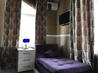 Отель На земской Бердянск Двухместный номер Делюкс с 1 кроватью и дополнительной кроватью-5